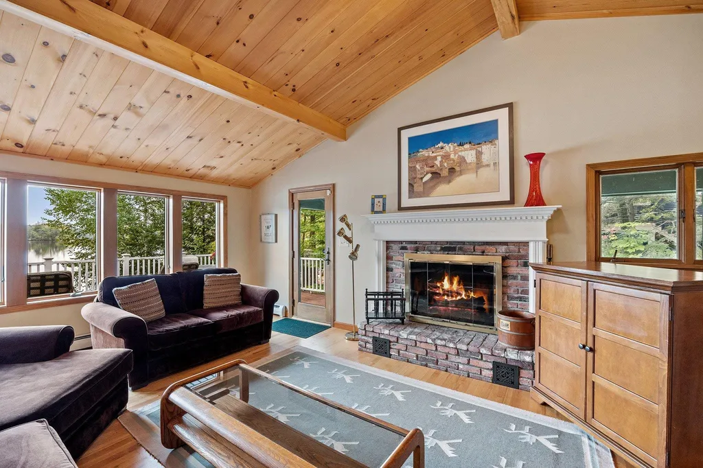 18 Oak Island Road Meredith NH 03253