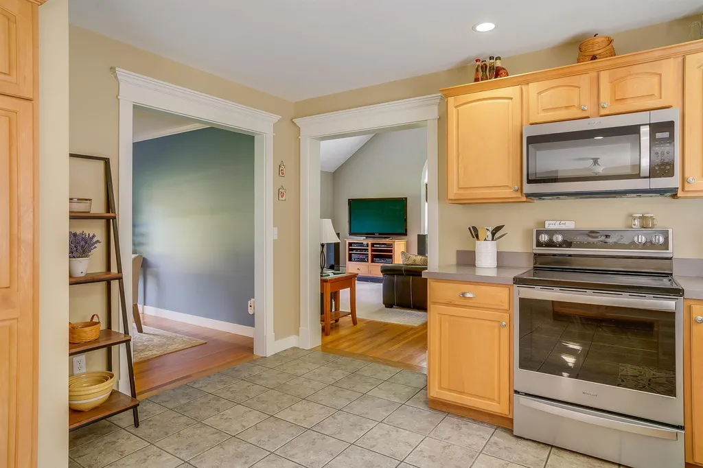 289 Meadow Fox Lane Chester NH 03036