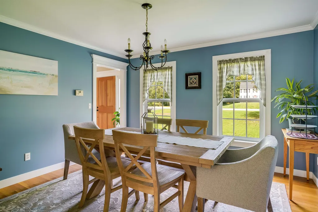 289 Meadow Fox Lane Chester NH 03036