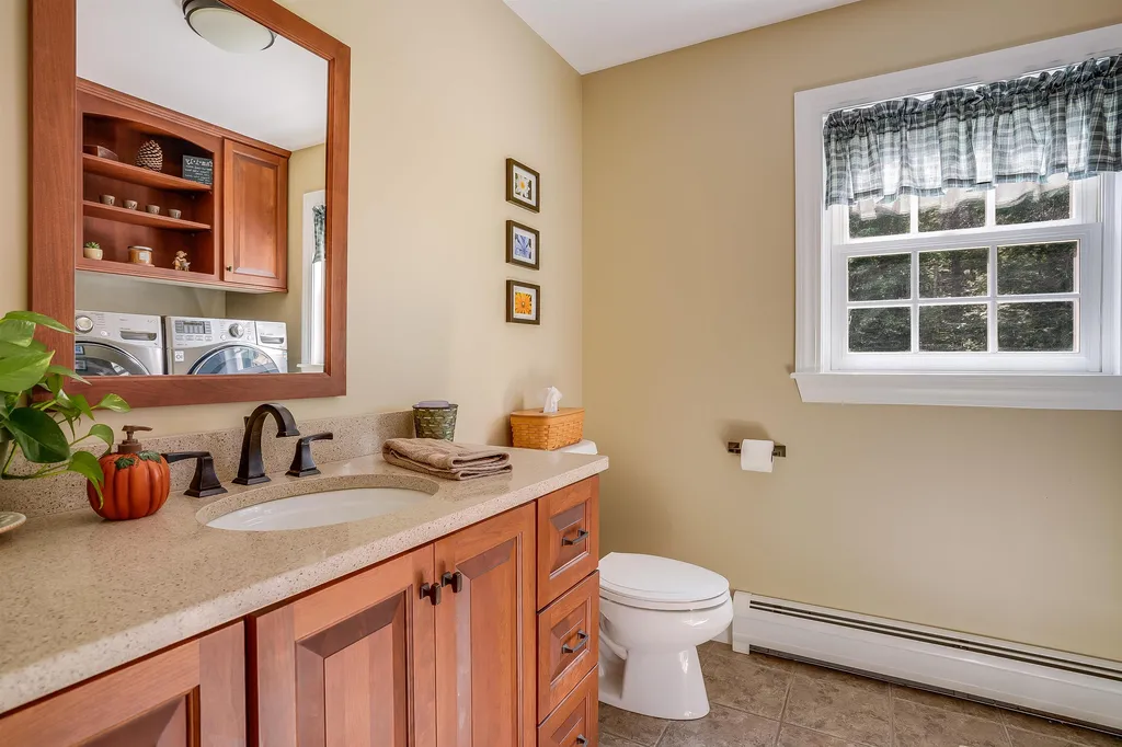 289 Meadow Fox Lane Chester NH 03036
