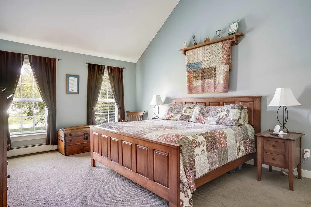 289 Meadow Fox Lane Chester NH 03036