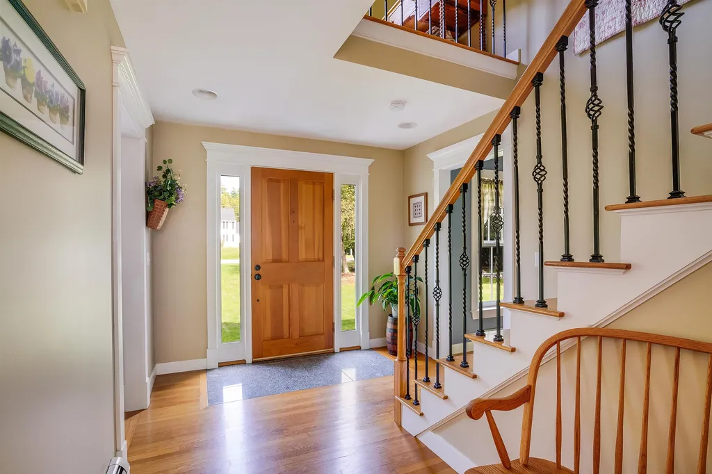 289 Meadow Fox Lane Chester NH 03036