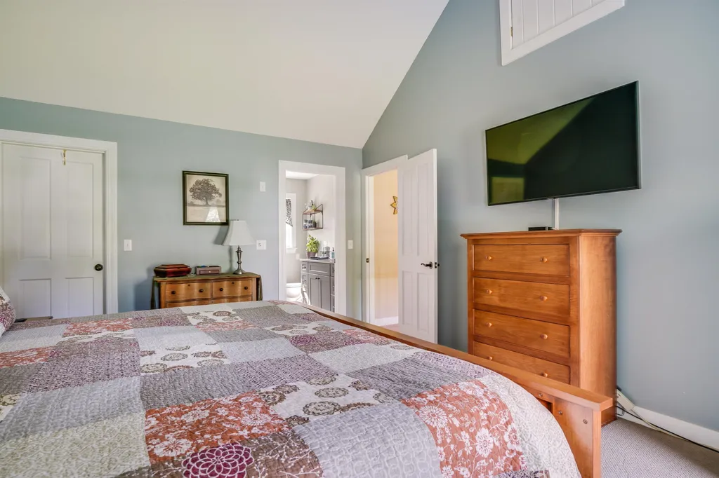 289 Meadow Fox Lane Chester NH 03036
