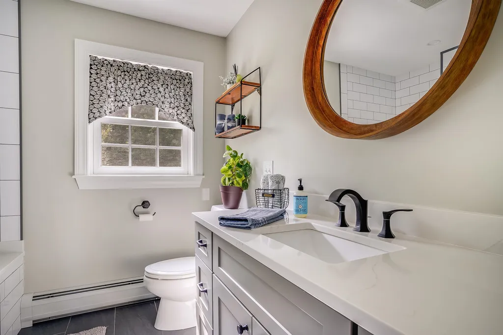 289 Meadow Fox Lane Chester NH 03036