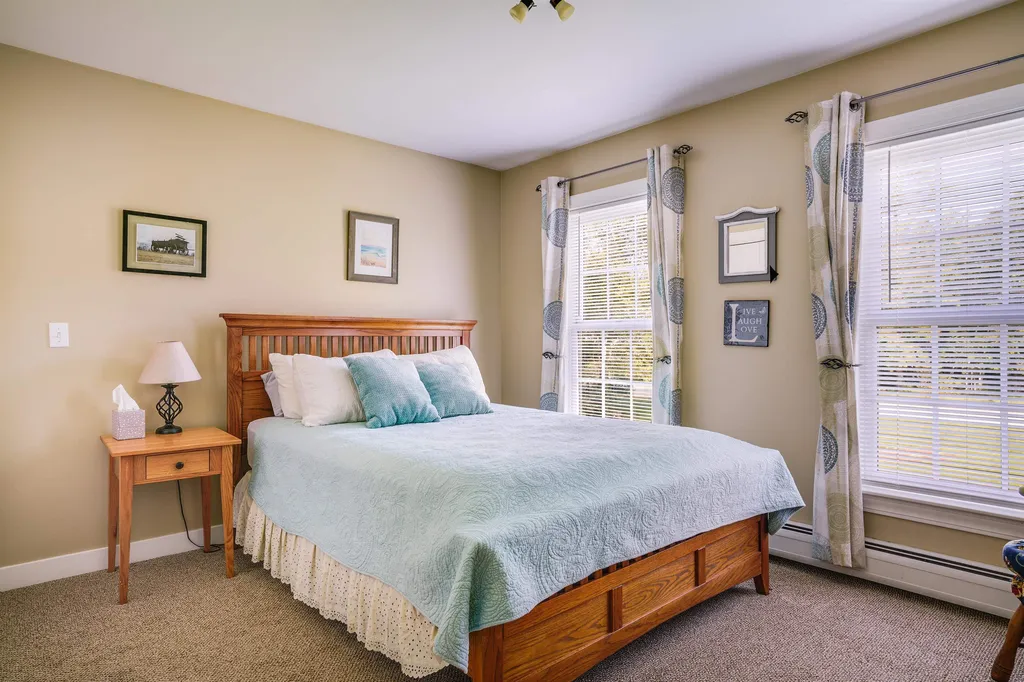289 Meadow Fox Lane Chester NH 03036