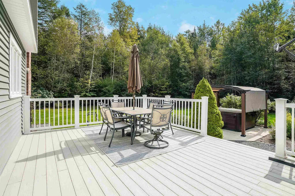 289 Meadow Fox Lane Chester NH 03036