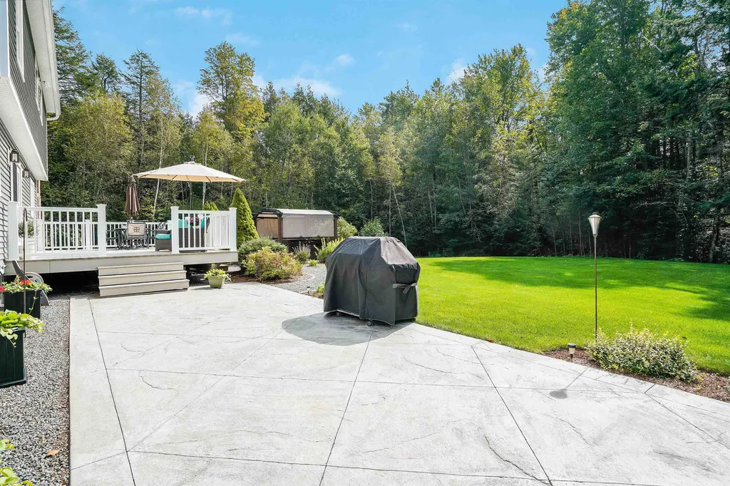 289 Meadow Fox Lane Chester NH 03036