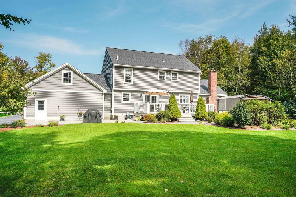 289 Meadow Fox Lane Chester NH 03036