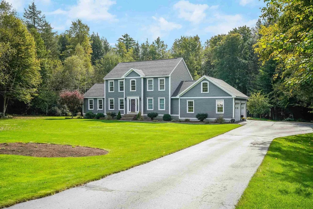 289 Meadow Fox Lane Chester NH 03036