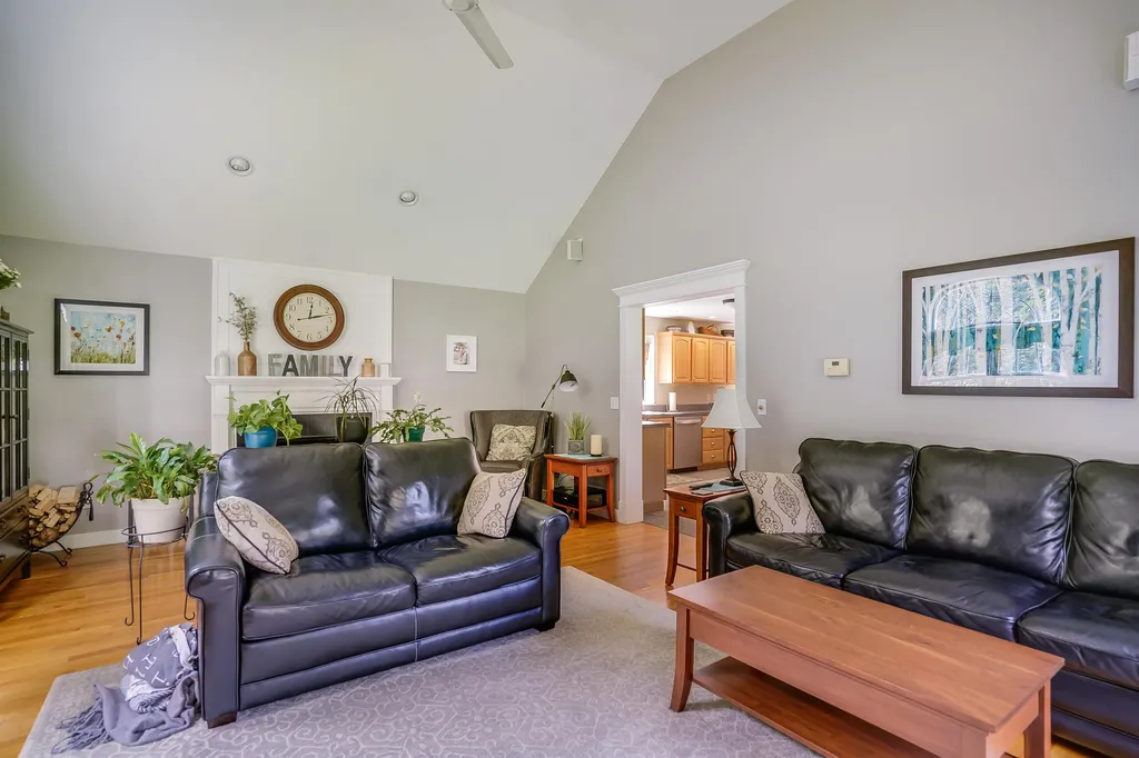 289 Meadow Fox Lane Chester NH 03036