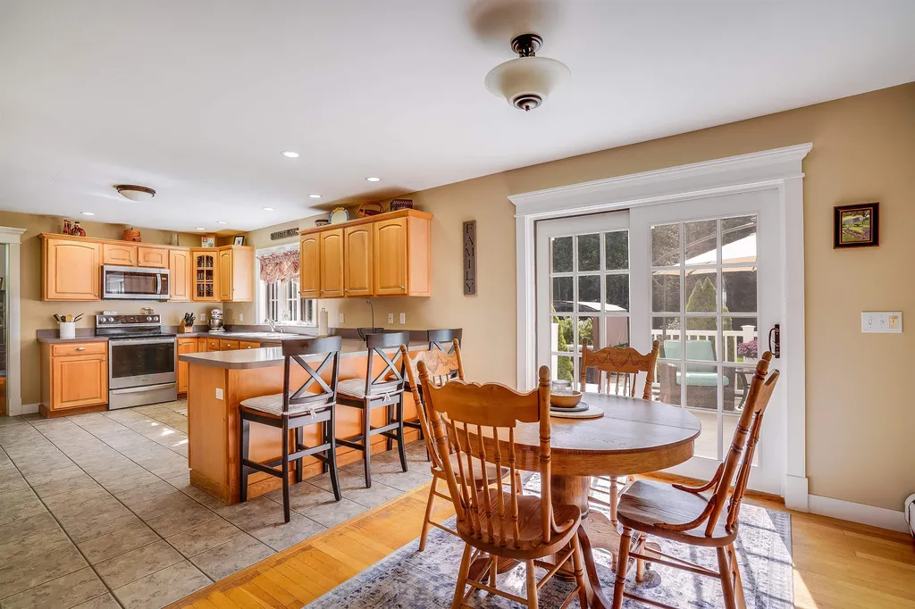 289 Meadow Fox Lane Chester NH 03036