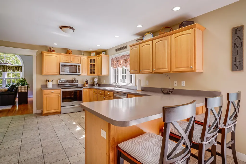 289 Meadow Fox Lane Chester NH 03036