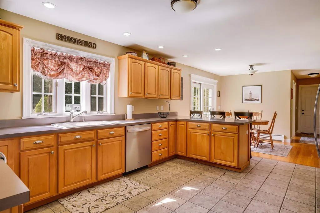 289 Meadow Fox Lane Chester NH 03036
