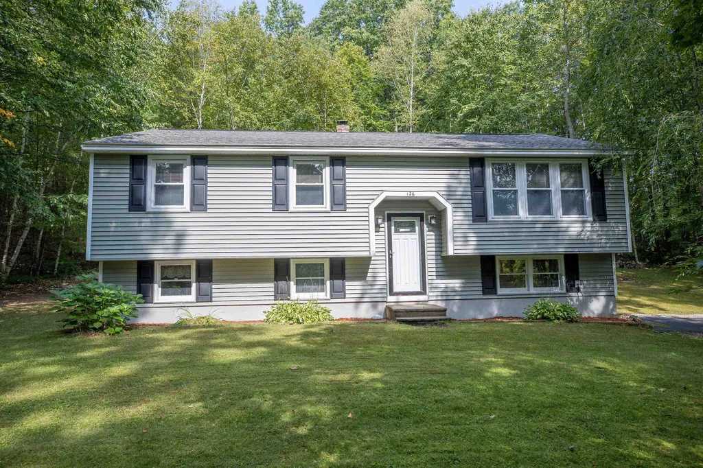 126 Walnut Hill Road Derry NH 03038