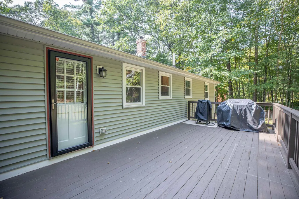 126 Walnut Hill Road Derry NH 03038