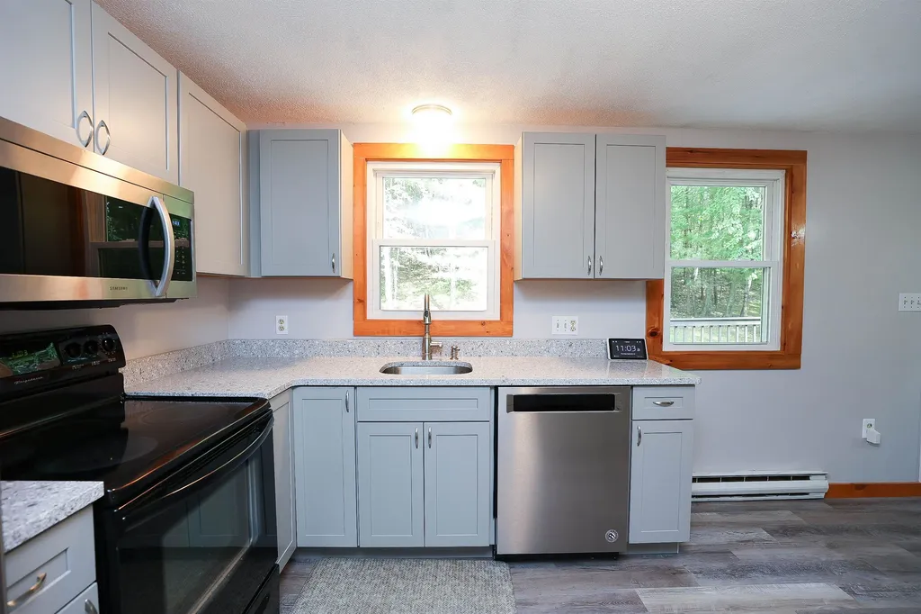 126 Walnut Hill Road Derry NH 03038
