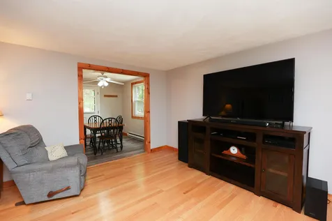 126 Walnut Hill Road Derry NH 03038