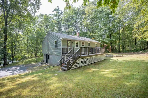 126 Walnut Hill Road Derry NH 03038