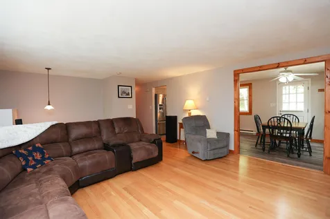 126 Walnut Hill Road Derry NH 03038