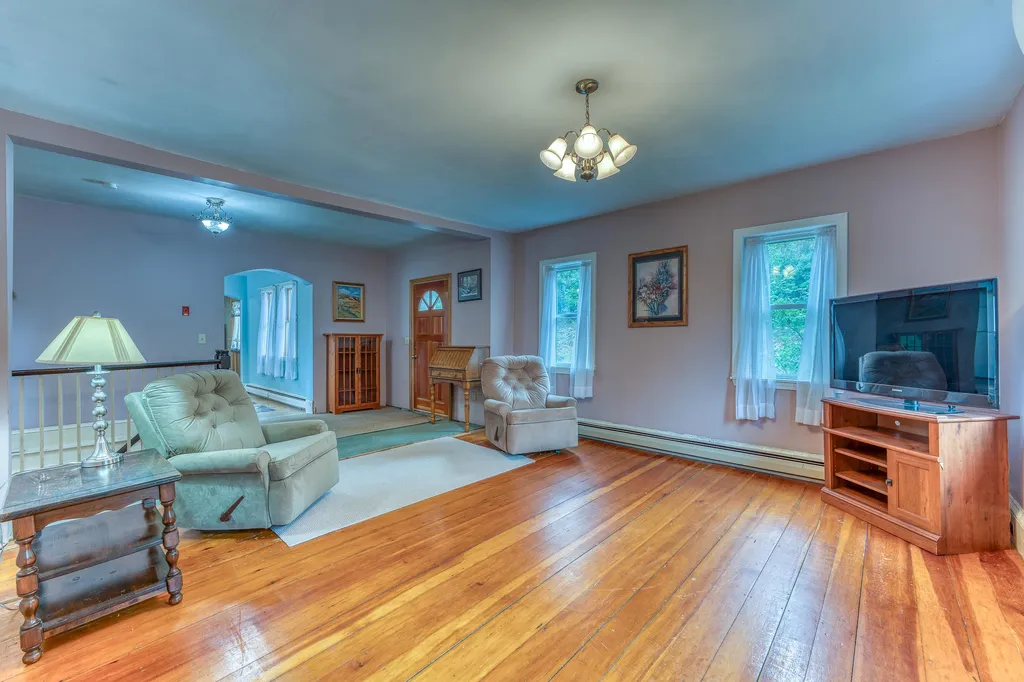 25 Thompson Street Ashland NH 03217