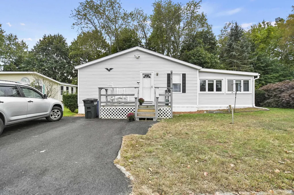 15 Sandpiper Path North Hampton NH 03862