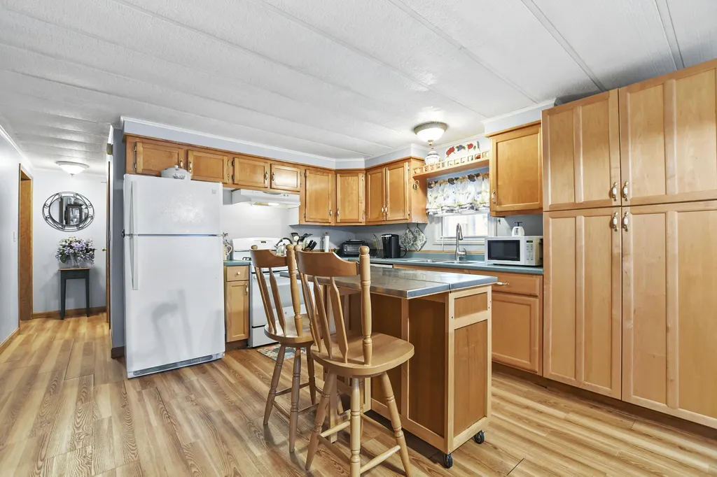 15 Sandpiper Path North Hampton NH 03862