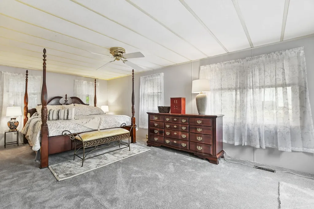 15 Sandpiper Path North Hampton NH 03862