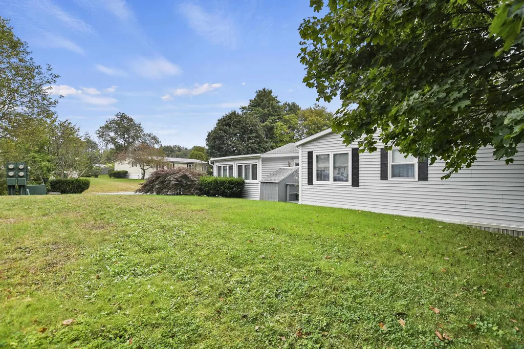 15 Sandpiper Path North Hampton NH 03862