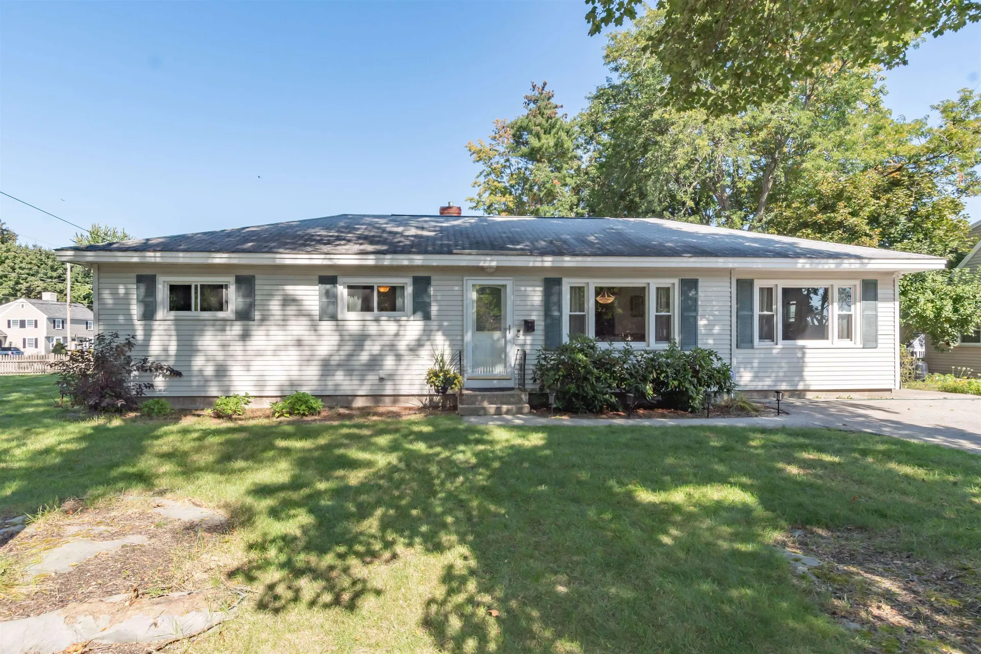 2 Riverview Street Nashua NH 03064
