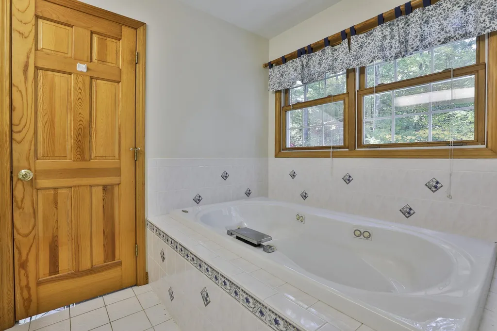 198 Whitehall Road Hooksett NH 03106