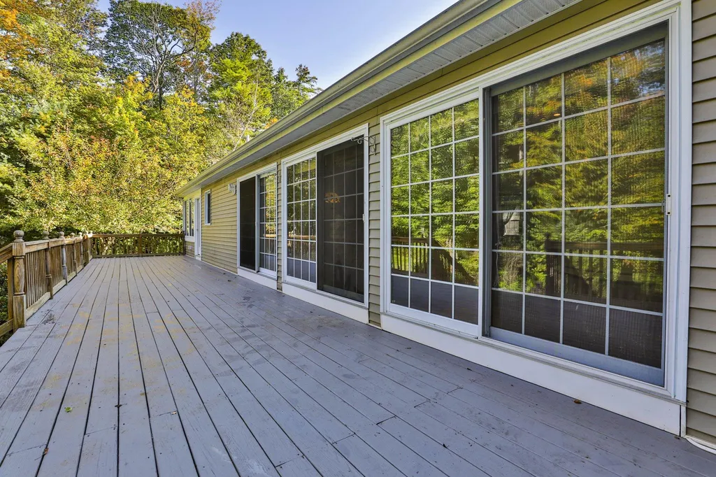 198 Whitehall Road Hooksett NH 03106