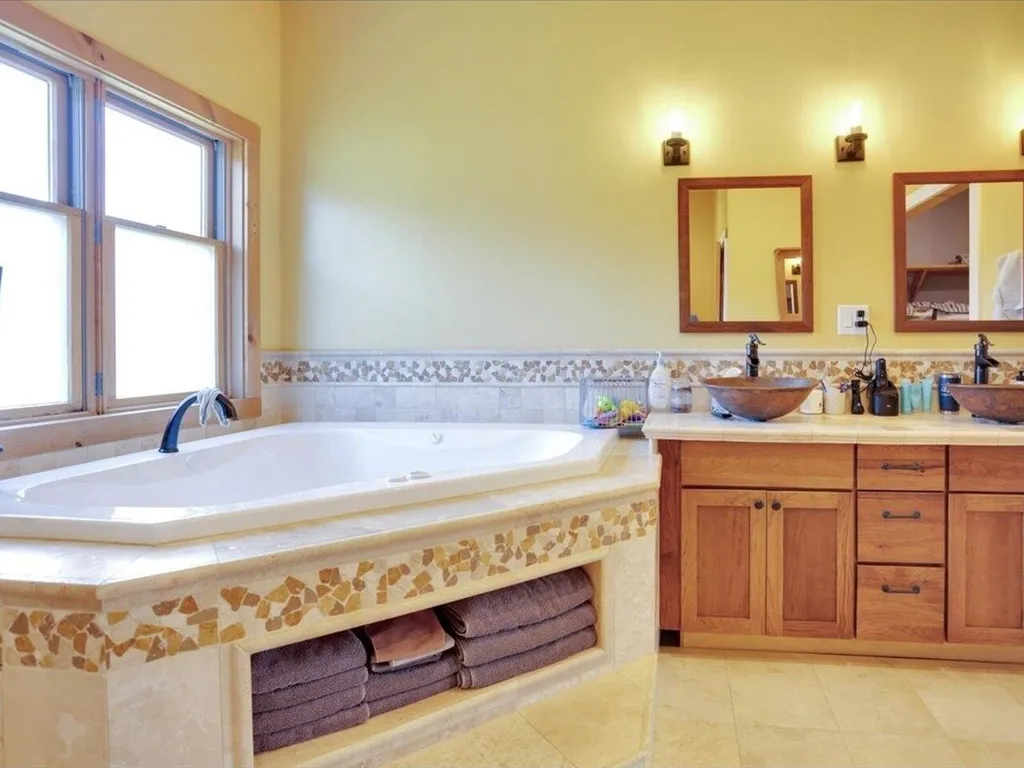 80 Watsons Ridge North Hero VT 05474