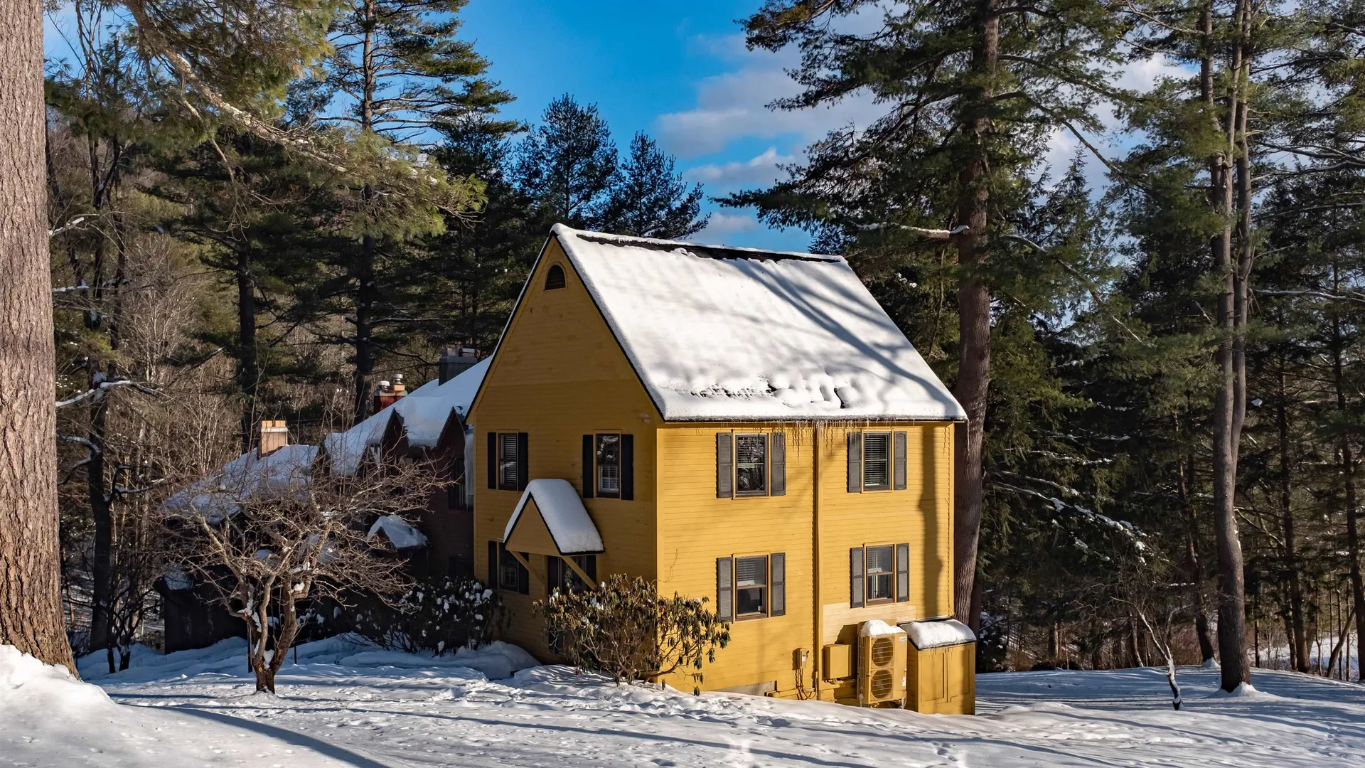 826 Hard Road Hartford VT 05059