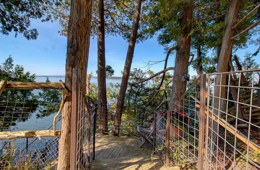 433 Cedarvale Lane North Hero VT 05474