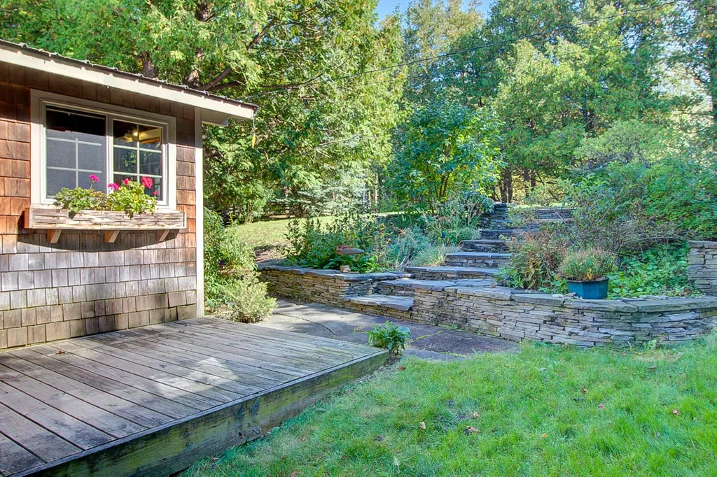 433 Cedarvale Lane North Hero VT 05474