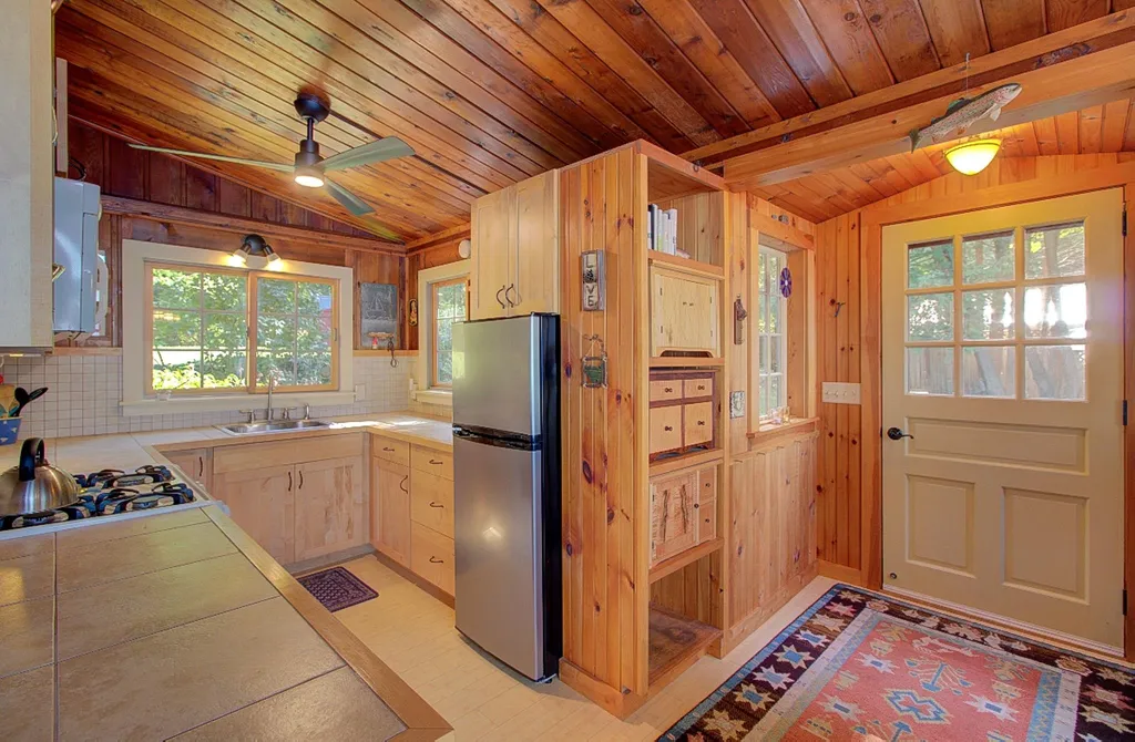 433 Cedarvale Lane North Hero VT 05474