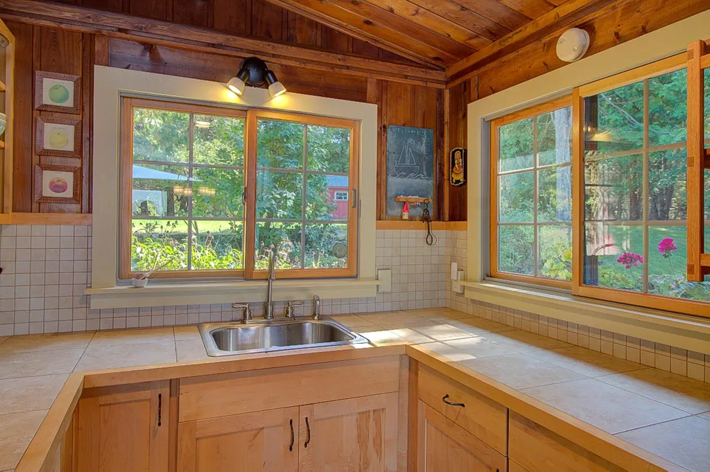 433 Cedarvale Lane North Hero VT 05474