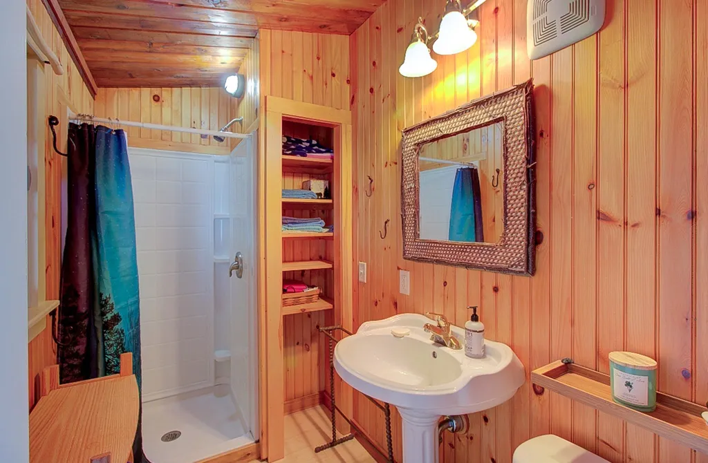 433 Cedarvale Lane North Hero VT 05474