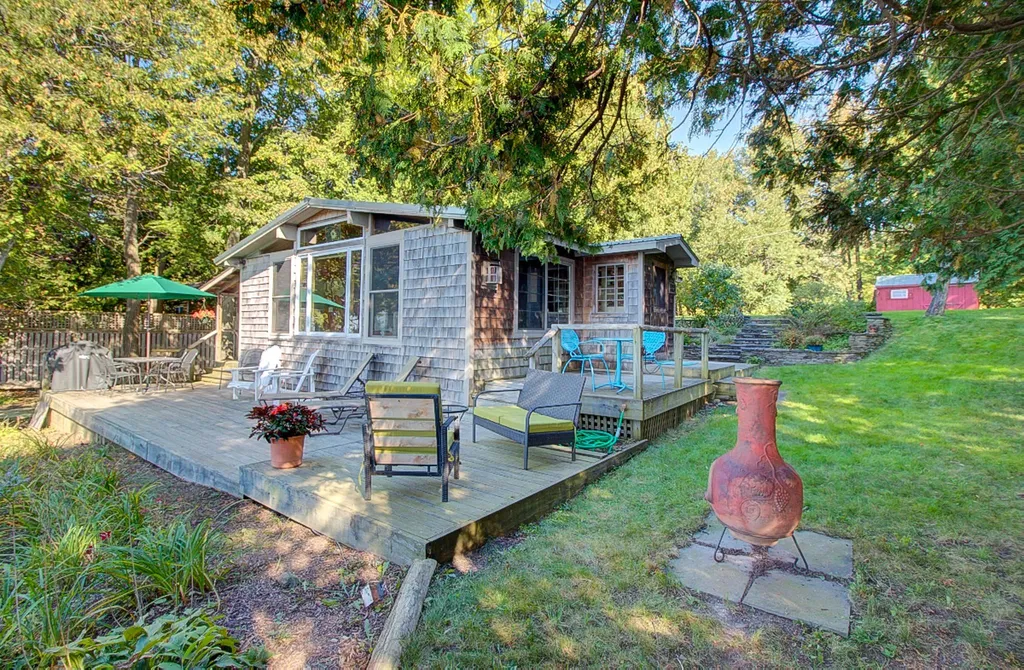 433 Cedarvale Lane North Hero VT 05474
