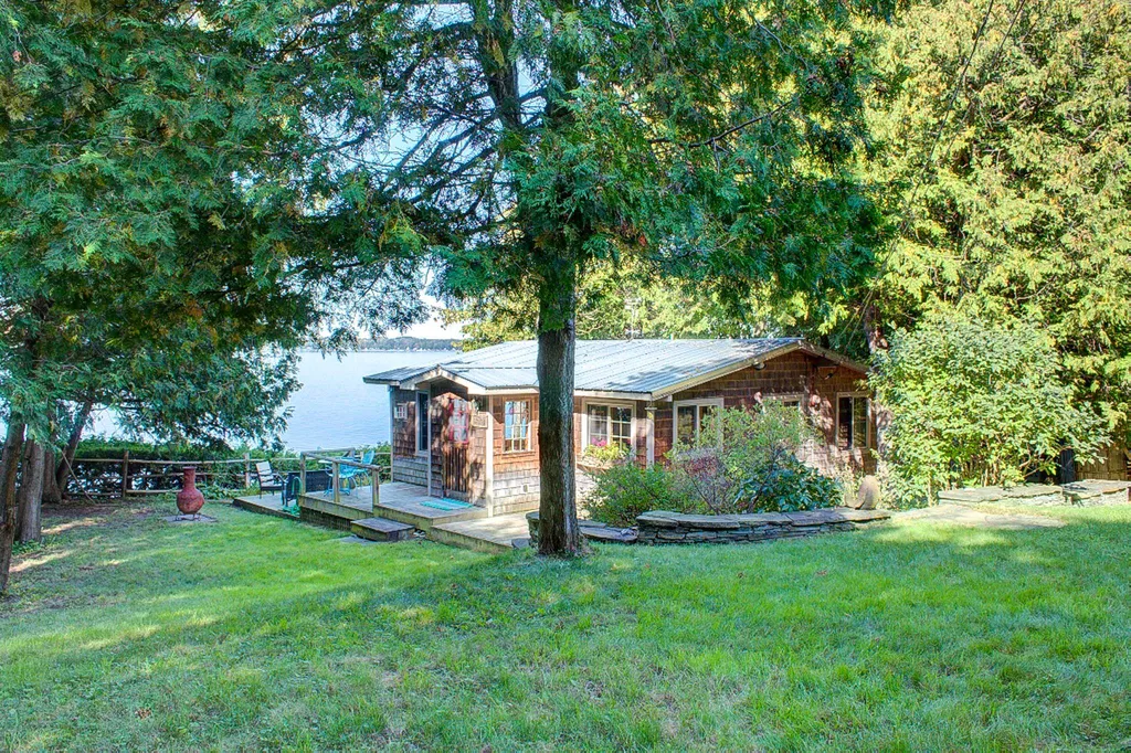 433 Cedarvale Lane North Hero VT 05474