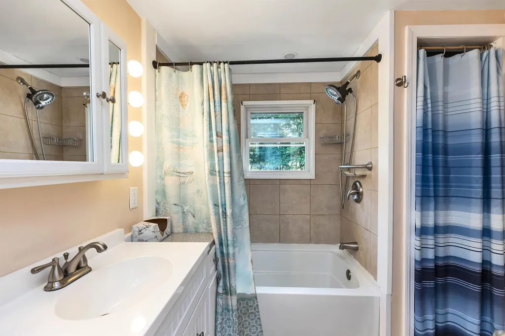 96 Green Road Raymond NH 03077