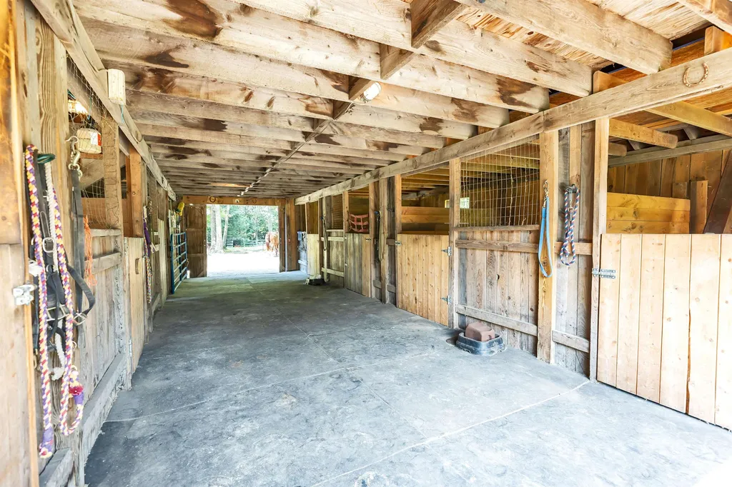 96 Green Road Raymond NH 03077