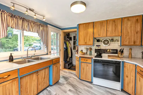 96 Green Road Raymond NH 03077