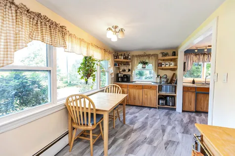 96 Green Road Raymond NH 03077
