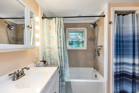 96 Green Road Raymond NH 03077
