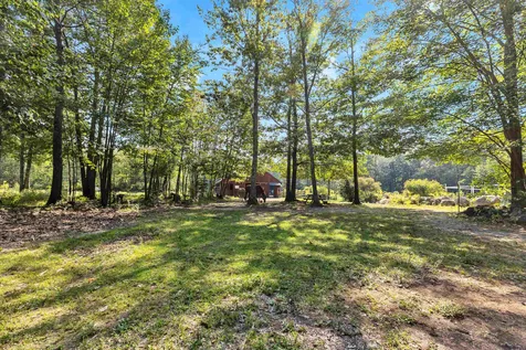 96 Green Road Raymond NH 03077