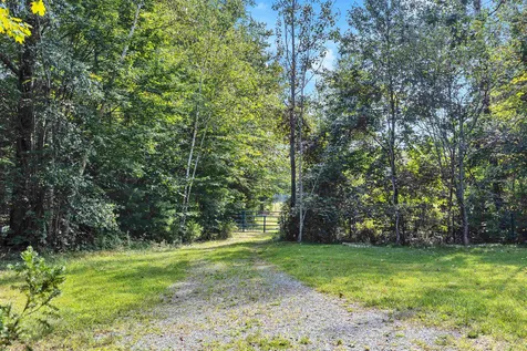 96 Green Road Raymond NH 03077