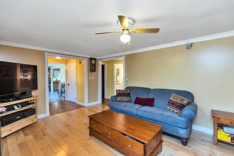 96 Green Road Raymond NH 03077