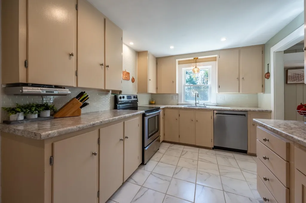 246 Barrett Road New London NH 03257
