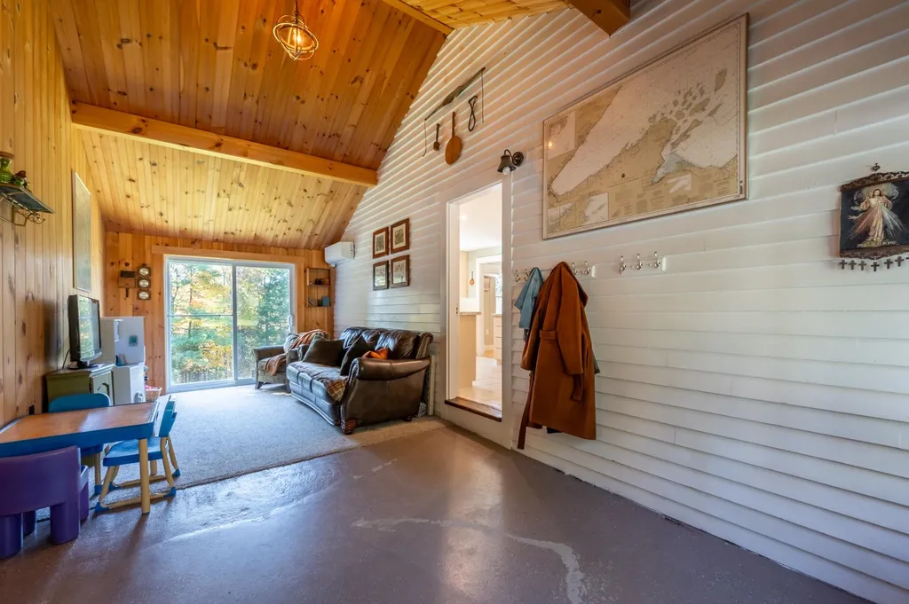 246 Barrett Road New London NH 03257